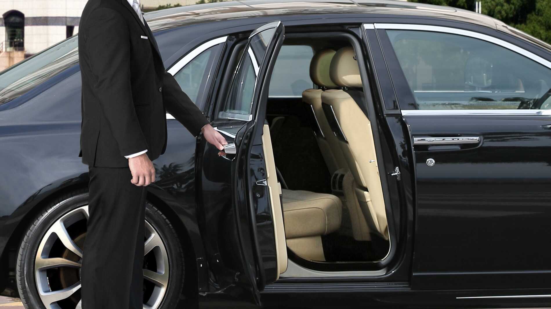 How a Black Car Limousine Service Makes Long-Distance Travel Comfortable and Stylish